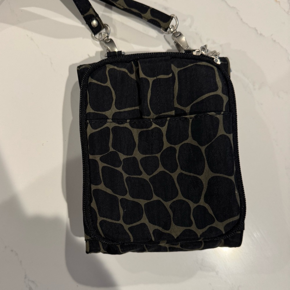 Baggallini Giraffe print Crossbody Bag - Picture 2 of 5